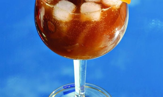 Пряный персиковый напиток