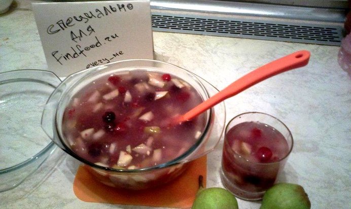 Кисель с грушами и ягодами