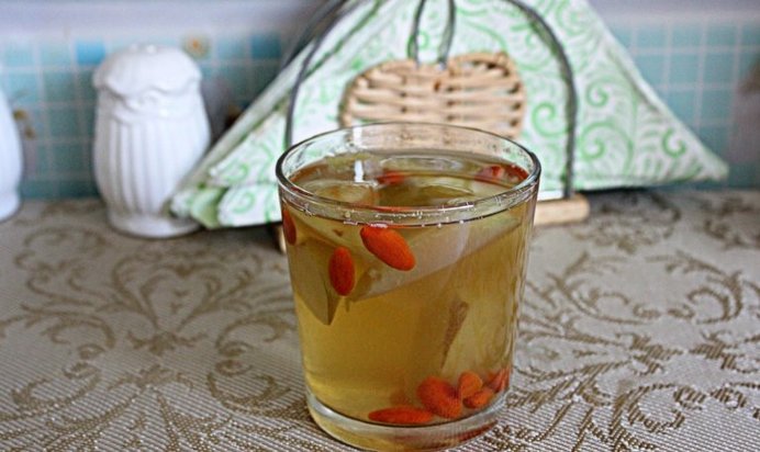 Яблочный компот с ягодами годжи