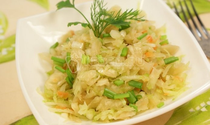 Салат с редькой и квашеной капустой