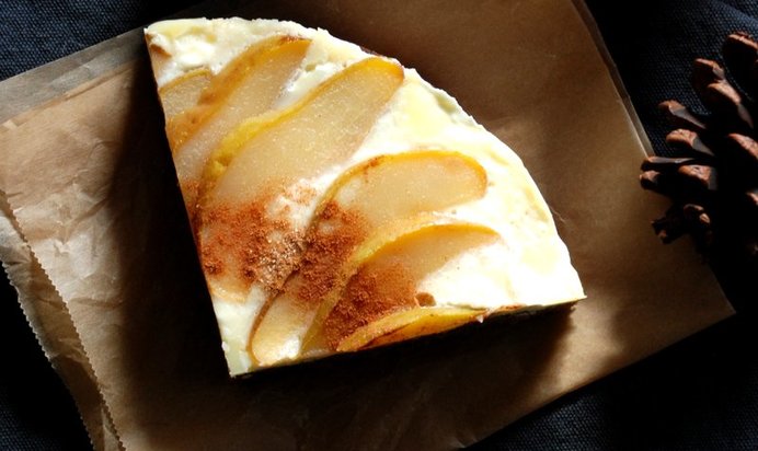 Кофейный торт с медовой грушей