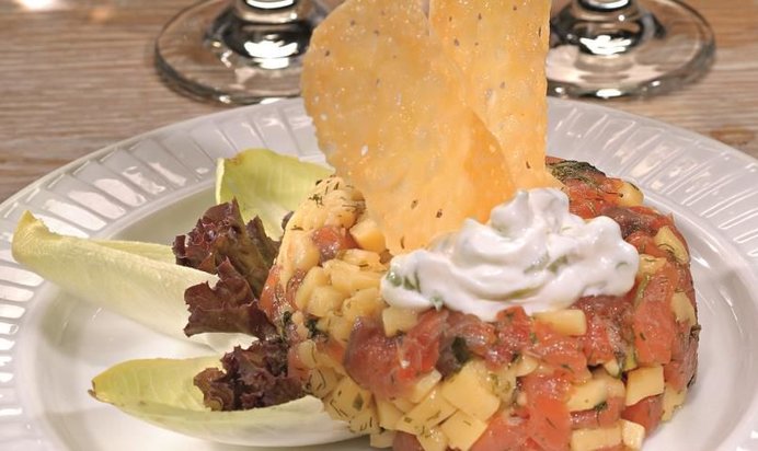 Тартар из сыра и лосося