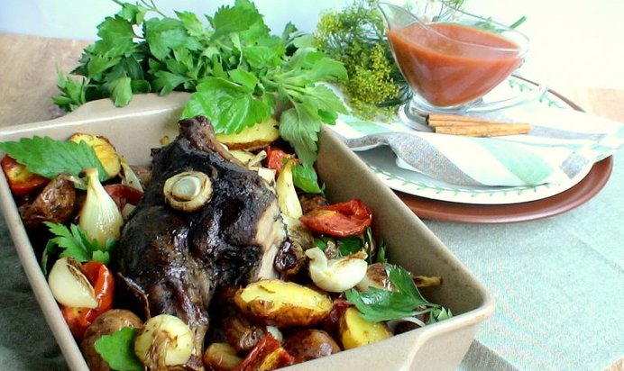 Баранина Джинга запечённая с молодым картофелем.