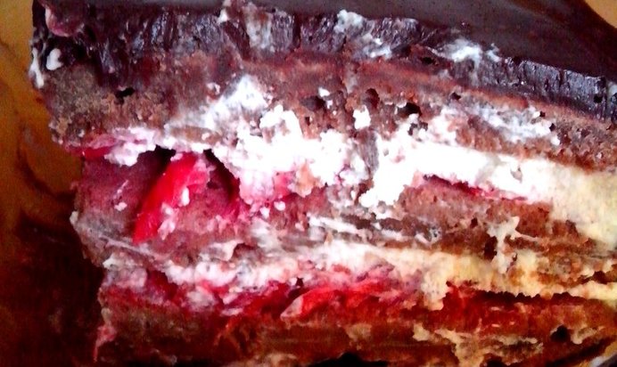 Вишневый шоколадный торт