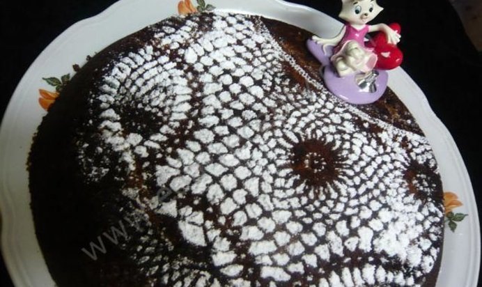 Торт с изюмом и орехами