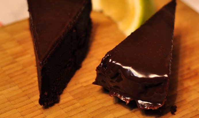 Шоколадный торт «Брауни» на темном пиве