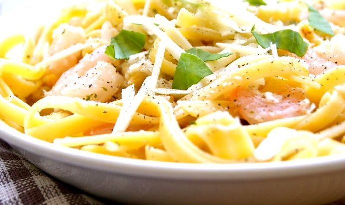 Феттучини с морским коктейлем