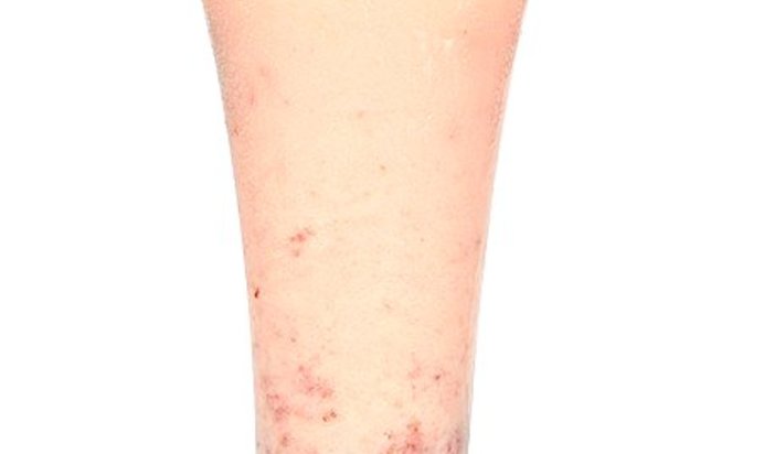 Питательный клубничный напиток