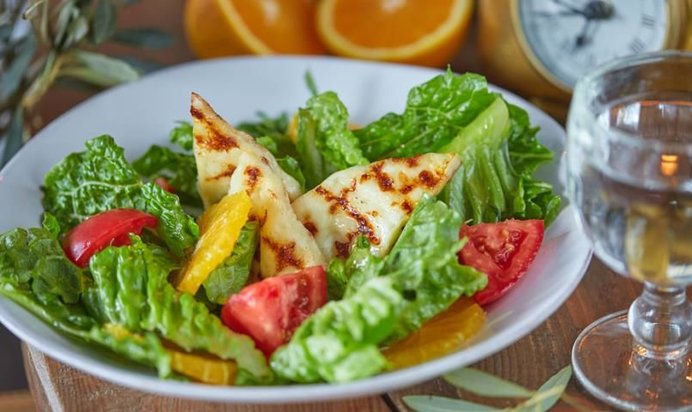 Торт с клюквой и бананами