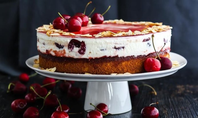 Йогуртовый торт с черешней