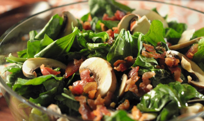 Салат из шпината с горчицей и кленовым сиропом