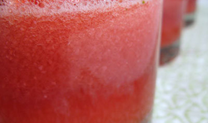 Энергетический клубничный коктейль