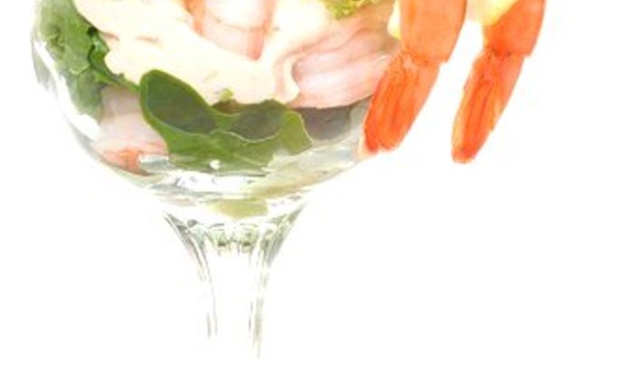 Коктейль из креветок со сливочным соусом с хреном