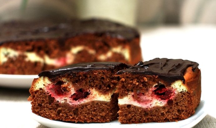 Торт Брауни с вишней