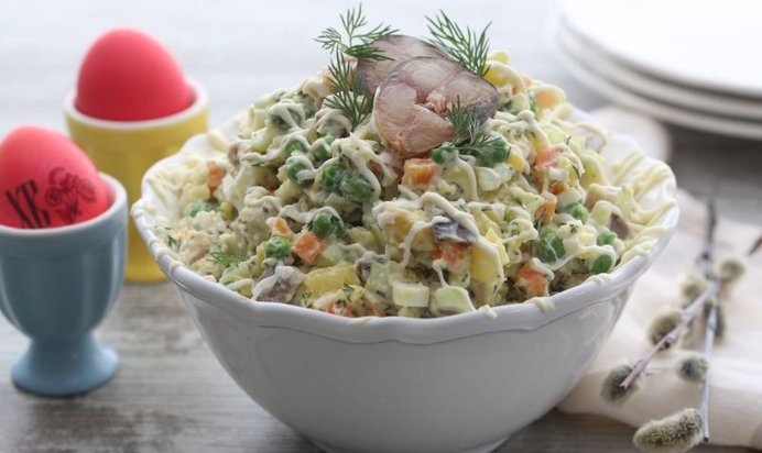 Оливье со скумбрией горячего копчения