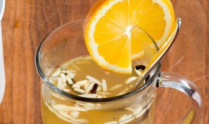 Цитрусовый сок с чесноком, имбирем и кайенский перцем