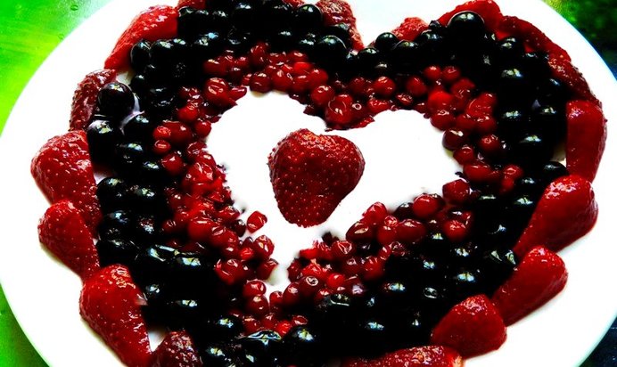 Ягодный салат Возьми мое сердце