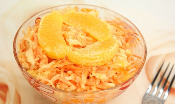 Салат с морковью и апельсином