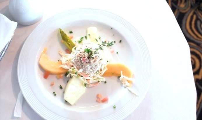 Салат из курицы с яблоками