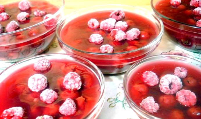 Кисель вишнёво - малиновый с ягодами