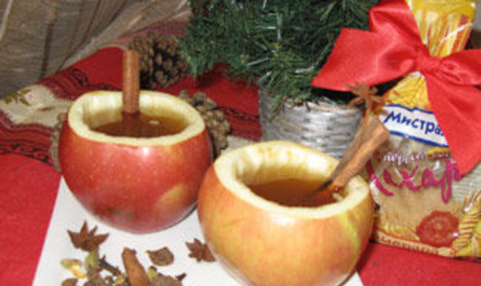 Пряный согревающий яблочный напиток Новогоднее чудо с коньяком