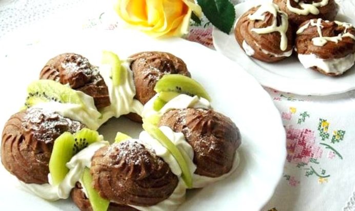 Шоколадные эклеры со сливочным сыром