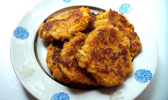 Морковно яблочные оладьи