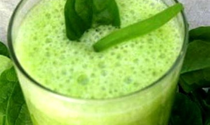 Зеленый витаминный напиток с семенами льна