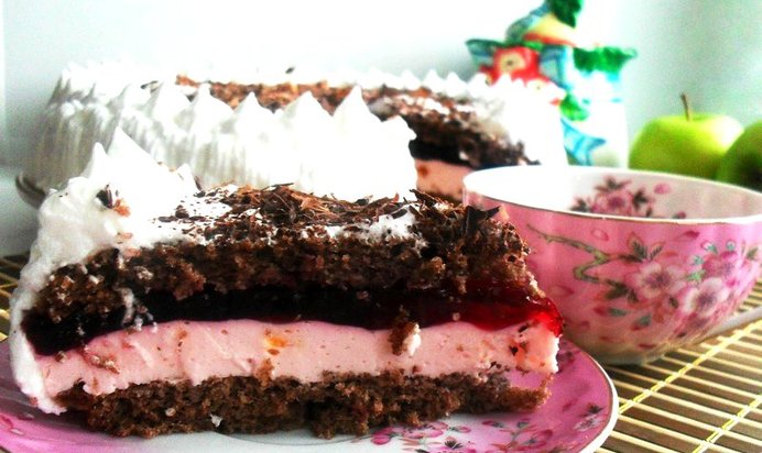 Двухслойный бисквитный торт