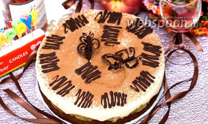 Торт с яблоками и сливочным муссом