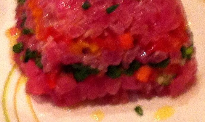 Слоеный тартар из тунца