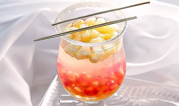 Горячий напиток с гранатом и кардамоном