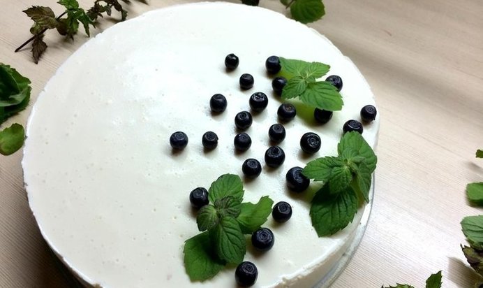 Торт из творога и желатина без выпечки