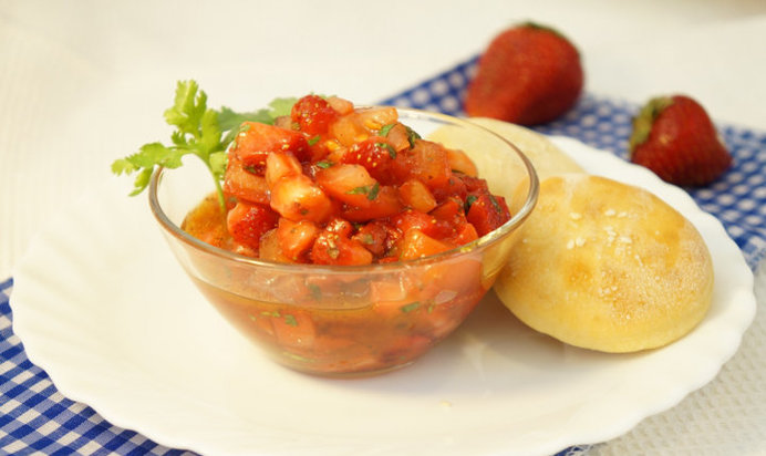 Тартар клубнично-помидорный