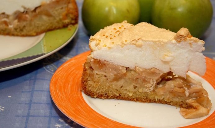 Яблочный торт-безе