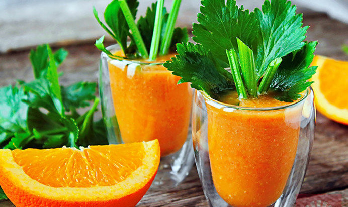 Детокс-коктейль с сельдереем и апельсином