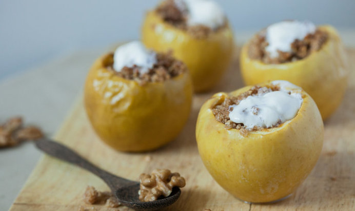 Яблоки, фаршированные овсянкой