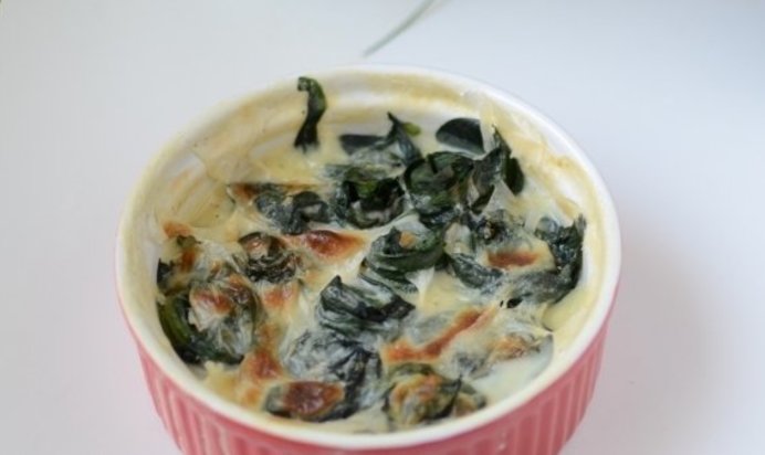 Шпинат в соусе бешамель
