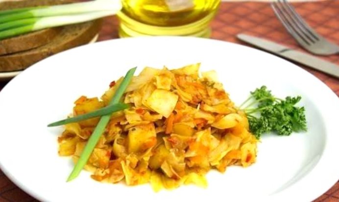 Овощное рагу с картофелем и капустой