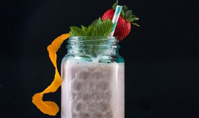 Мятно-клубничный коктейль