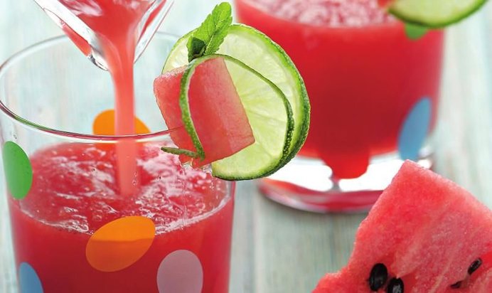 Коктейль из арбуза и лайма