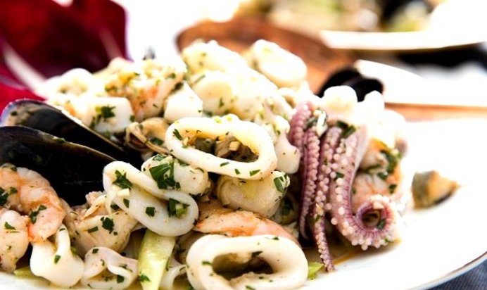 Салат из морепродуктов Морской коктейль