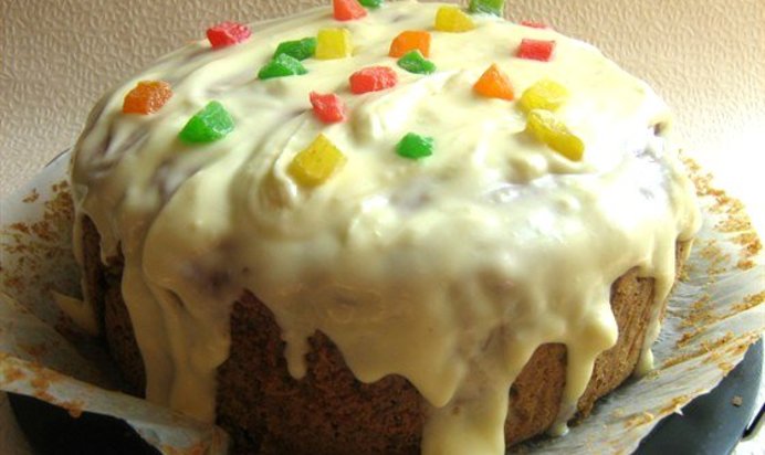 Свекольный торт с ананасами и сырной глазурью