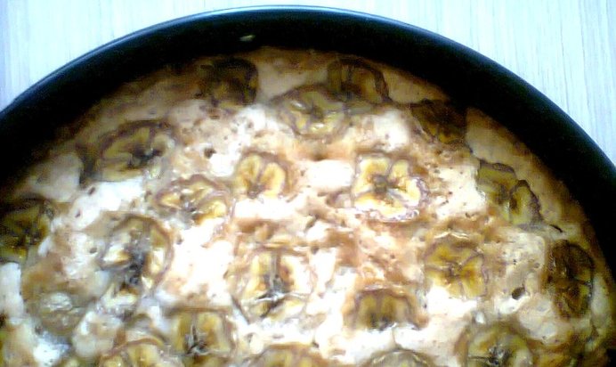 Пышная шарлотка с грушами и бананом