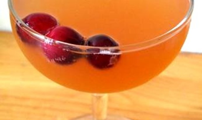 Простой коктейль с клюквой