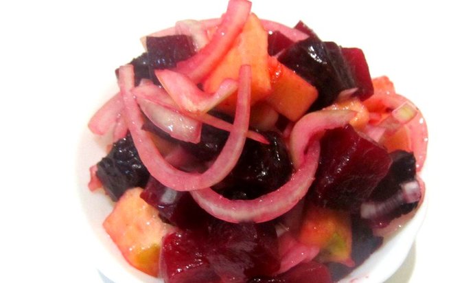 Салат со свеклой и яблоком