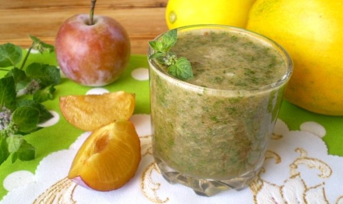 Вкусный зеленый коктейль