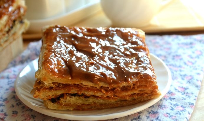 Торт из слоеного теста