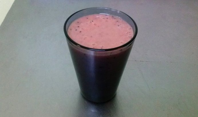 Вкусный клубничный смузи