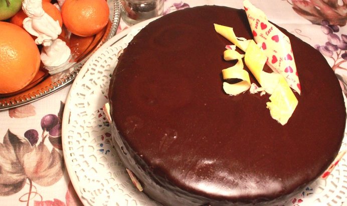 Торт «Малиново-вишневый трюфель»